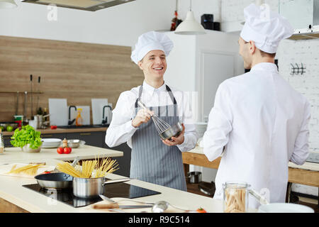 Trainee- und Küchenchef Stockfoto