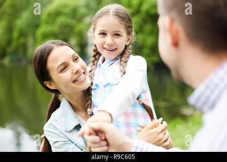 Familie, die zu Fuß Stockfoto