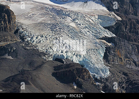 Die Athabasca Glacier ist einer der sechs wichtigsten "Zehen" der Columbia Icefield, das sich in den kanadischen Rockies. Stockfoto