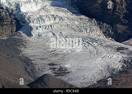 Die Athabasca Glacier ist einer der sechs wichtigsten "Zehen" der Columbia Icefield, das sich in den kanadischen Rockies. Stockfoto