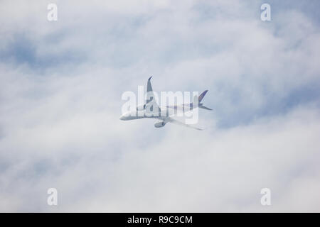 Chiangmai, Thailand - 14. Dezember 2018: HS-THF Airbus A350-900 von Thaiairway TG 105. Von Chiangmai Flughafen in Bangkok. Stockfoto