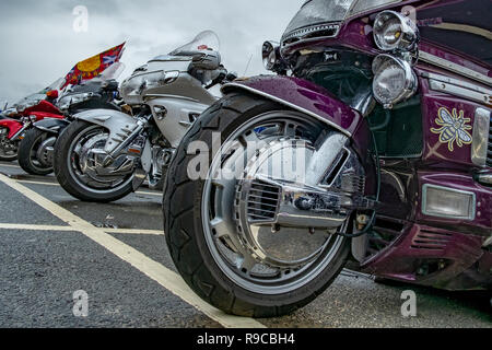 Niedrige Schuß aus einer Reihe von Honda Goldwing Motorräder Stockfoto