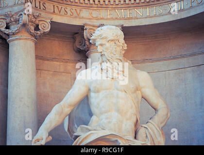 Neptun - nikolo Salvi Denkmal - berühmte Skulptur von Fontana Trevi, der zentralen römischen Gebäudes. Kamera: Canon 650d Datum: 2015-04-25 Stockfoto