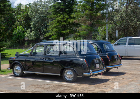 Die schwarzen Londoner Taxis als Braut Hochzeit Auto in Sydney, Australien Stockfoto