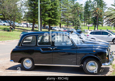 Die schwarzen Londoner Taxis als Braut Hochzeit Auto in Sydney, Australien Stockfoto