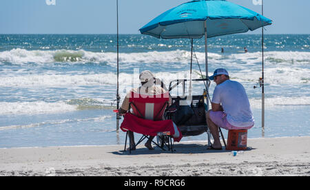 Surfen Angeln in Jacksonville Beach, Florida. (USA) Stockfoto