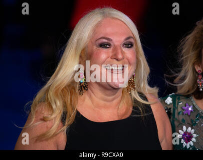 Vanessa Feltz, englische TV-Persönlichkeit, freiberuflicher Rundfunksprecher und Journalist, kommt für die Premiere von 'Mary Poppins' zurück. Stockfoto