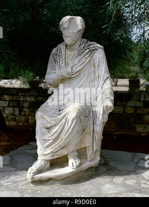 Marmor statue einer Römischen bekleidet. Lapidarium. Archäologische Stätte von gortyn. Insel Kreta. Griechenland. Stockfoto