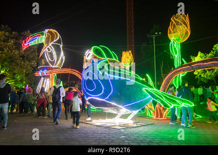 Traditionelle Beleuchtung der Stadt Medellin im Parque Norte Vergnügungspark Stockfoto