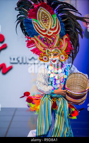 Philippinische Tänzerin des Masskara Festivals von Bacolod treten auf dem Maskdance Festival in Andong Südkorea auf Stockfoto