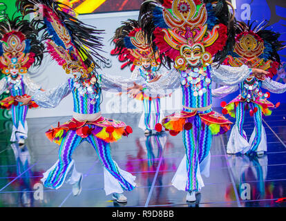 Philippinische Tänzerinnen des Masskara Festivals von Bacolod treten auf dem Maskdance Festival in Andong Südkorea auf Stockfoto