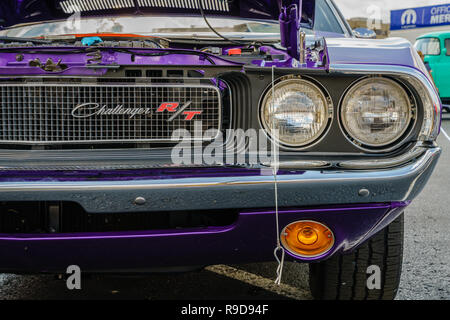 Detroit, Michigan, 19. August 2016: Kühlergrill Details eines 1970er Dodge Challenger an Woodward Dream Cruise - größte eintägige automotive Event in den USA Stockfoto