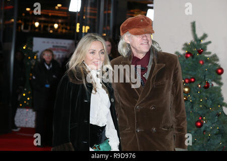Die Weltpremiere der Hinterreifen Weihnachten mit statt der Angehörigen auf der Vue West End - Ankunft mit: Jeanne Marine, Sir Bob Geldof, Wo: London, Vereinigtes Königreich, wenn: 21 Nov 2018 Credit: Mario Mitsis/WENN.com Stockfoto