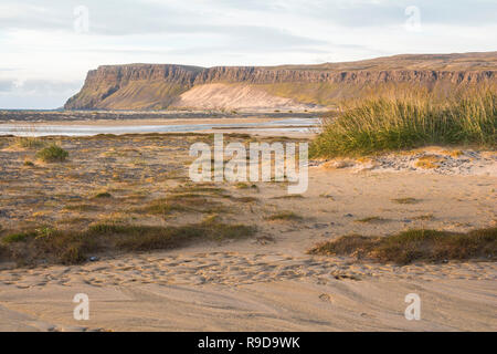 Am Strand von Breidavik, Sonnenuntergang, Westfjorde Islands Stockfoto