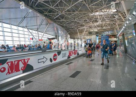 Moskau, Russland - ca. August 2018: Innenraum geschossen von Vnukovo International Airport. Stockfoto