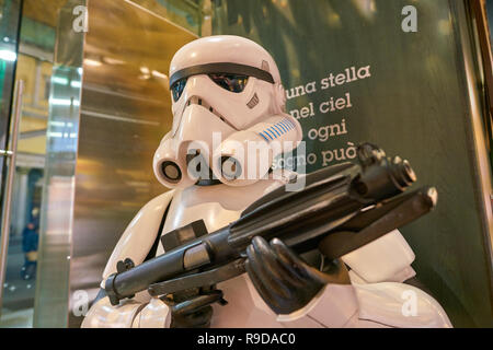 Mailand, Italien - ca. November 2017: Star Wars stormtrooper Abbildung auf der Disney Store. Ein stormtrooper ist eine fiktive Soldat in der Star Wars Stockfoto