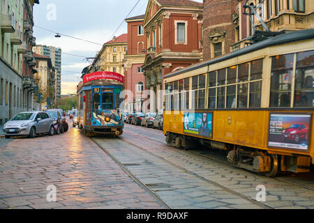 Mailand, Italien - ca. November 2017: Straßenbahn in der Stadt Mailand. Stockfoto