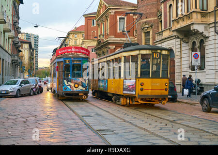 Mailand, Italien - ca. November 2017: Straßenbahn in der Stadt Mailand. Stockfoto
