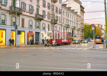 Mailand, Italien - ca. November 2017: Straßenbahn in der Stadt Mailand. Stockfoto
