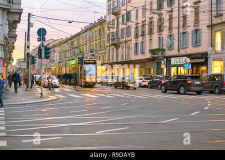 Mailand, Italien - ca. November 2017: Straßenbahn in der Stadt Mailand. Stockfoto
