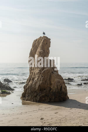 Serene El Matador State Beach Vista im Winter, Malibu, Kalifornien Stockfoto