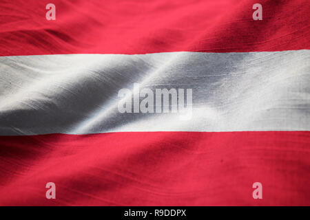Nahaufnahme von gekräuselten Österreich Flagge, Österreich Fahne weht im Wind Stockfoto