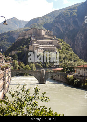 Blick auf Fort Bard, Aostatal - Italien Stockfoto