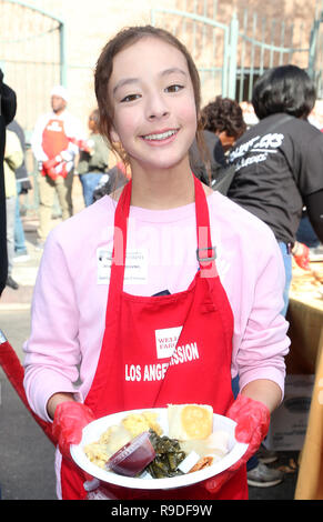 Die Los Angeles Mission Hosts Thanksgiving Ereignis für die Obdachlosen mit: Aubrey Anderson Wo: Los Angeles, Kalifornien, Vereinigte Staaten, wenn: 21 Nov 2018 Credit: FayesVision/WENN.com Stockfoto