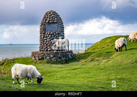 DUNTULN, Isle of Skye/SCHOTTLAND - 14. Oktober 2018: Diese Cairn ist zum Gedenken an den MacArthurs heriditary Pipers. Stockfoto