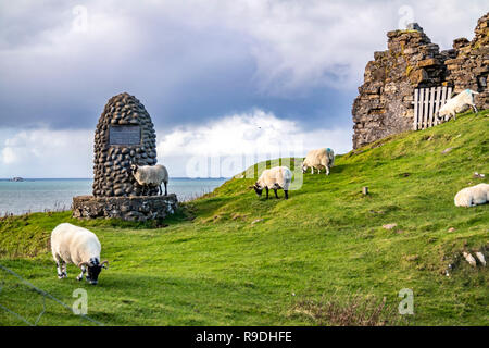 DUNTULN, Isle of Skye/SCHOTTLAND - 14. Oktober 2018: Diese Cairn ist zum Gedenken an den MacArthurs heriditary Pipers. Stockfoto