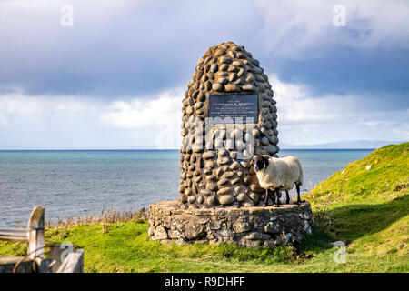 DUNTULN, Isle of Skye/SCHOTTLAND - 14. Oktober 2018: Diese Cairn ist zum Gedenken an den MacArthurs heriditary Pipers. Stockfoto