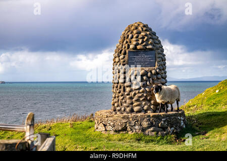 DUNTULN, Isle of Skye/SCHOTTLAND - 14. Oktober 2018: Diese Cairn ist zum Gedenken an den MacArthurs heriditary Pipers. Stockfoto