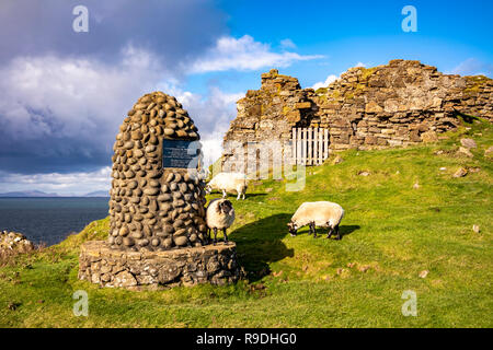 DUNTULN, Isle of Skye/SCHOTTLAND - 14. Oktober 2018: Diese Cairn ist zum Gedenken an den MacArthurs heriditary Pipers. Stockfoto