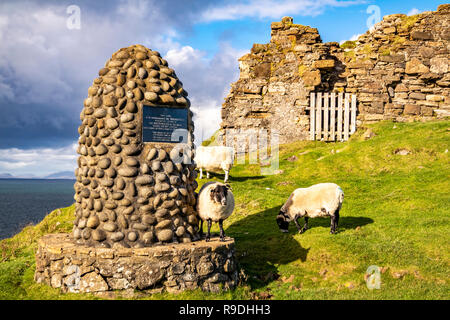 DUNTULN, Isle of Skye/SCHOTTLAND - 14. Oktober 2018: Diese Cairn ist zum Gedenken an den MacArthurs heriditary Pipers. Stockfoto