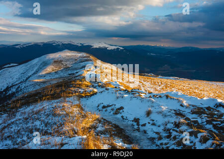 Sonnenuntergang über Bieszczady-gebirge, Süd-Ost Polen Stockfoto