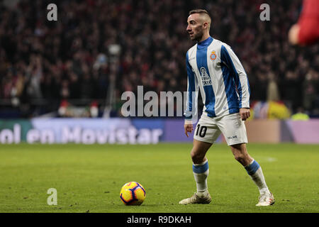 Madrid, Madrid, Spanien. 22 Dez, 2018. Die RCD Espanyol Sergi Darder während La Liga Match zwischen Atletico de Madrid und der RCD Espanyol an Wanda Metropolitano Stadion in Madrid, Spanien. Credit: LEGAN S. Mace/SOPA Images/ZUMA Draht/Alamy leben Nachrichten Stockfoto