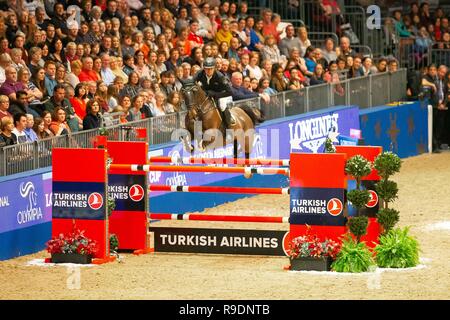 London, Großbritannien. 22 Dez, 2018. 2. Platz. Karel Cox, Evert. BEL. Die Longines FEI Weltcup Springen. Springen. Olympia. Die London International Horse Show. London. GBR. 22.12.2018. Credit: Sport in Bildern/Alamy leben Nachrichten Stockfoto
