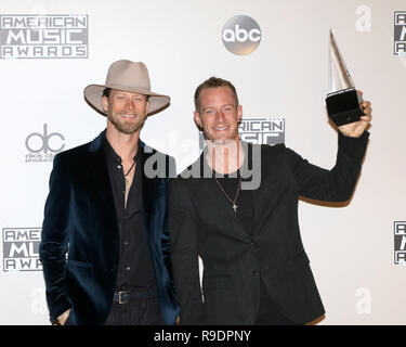 Los Angeles, CA, USA. Nov, 2016 20. LOS ANGELES - 20.November: Tyler Hubbard, Brian Kelley, Florida Georgia Linie an die American Music Awards 2016 - Presse bei Microsoft Theater am 20. November 2016 in Los Angeles, CA Credit: Kay Blake/ZUMA Draht/Alamy leben Nachrichten Stockfoto