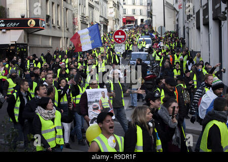 Paris, Frankreich. 22 Dez, 2018. 6. Samstag im Protest der Bewegung der Gelben Westen gegen Kraftstoffsteuern, der Lebenshaltungskosten und der Rückgang der Kaufkraft in Frankreich Paris, Frankreich, 22. Dezember 2018. Credit: Yann Bohac/ZUMA Draht/Alamy leben Nachrichten Stockfoto