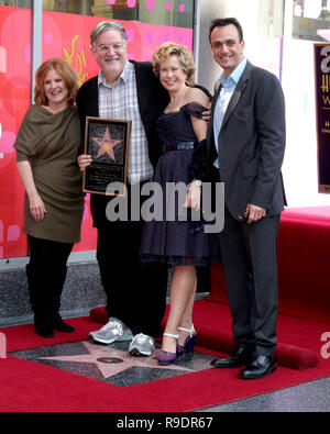 Los Angeles, CA, USA. 14 Feb, 2012. LOS ANGELES - Feb 14: Nancy Cartwright, Matt Groening, Yeardley Smith, Hank Azaria im Matt Groening Star Zeremonie auf dem Hollywood Walk of Fame am 14. Februar 2012 in Los Angeles, CA Credit: Kay Blake/ZUMA Draht/Alamy leben Nachrichten Stockfoto