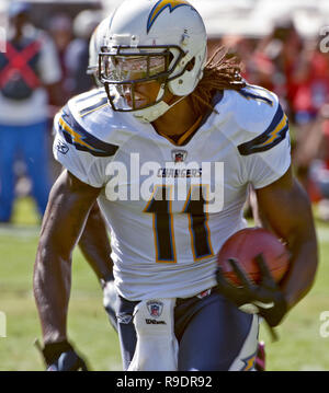 Oakland, Kalifornien, USA. 10.Oktober 2010. San Diego Chargers wide receiver Legedu Naanee #11 macht einige yardage am Sonntag, den 10. Oktober 2010, im Oakland-Alameda County Coliseum in Oakland, Kalifornien. Die Räuber besiegt die Ladegeräte 35-27. Credit: Al Golub/ZUMA Draht/Alamy leben Nachrichten Stockfoto