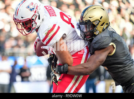 Fort Worth, Texas, USA. 22 Dez, 2018.                                   Während der Lockheed Martin Streitkräfte Schüssel zwischen Houston Cougars und die Armee der Schwarzen Ritter auf Amon G. Carter Stadium, Fort Worth Texas. am 22.12.2018. Manny Flores/Cal Sport Media. Credit: Cal Sport Media/Alamy leben Nachrichten Stockfoto