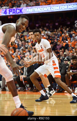 Syracuse, NY, USA. 22 Dez, 2018. Syrakus Neuling vorwärts Maxim (20) während der zweiten Hälfte des Spiels. Die syracuse Orange besiegte die Arkansas State roten Wölfe 82-52 an der Carrier Dome in Syracuse, NY. Foto von Alan Schwartz/Cal Sport Media/Alamy leben Nachrichten Stockfoto