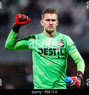 Emmen, Niederlande. 23 Dez, 2018. EMMEN - 23-12-2018, Emmen Stadium, niederländische Fußball eredivisie Saison 2018 / 2019. Willem II keeper Mattijs Branderhorst während des Spiels Emmen - Willem II. Credit: Pro Schüsse/Alamy leben Nachrichten Stockfoto