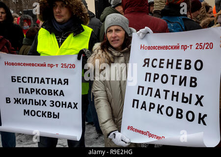 Moskau, Russland. 23 Dezember, 2018: Protest gegen erhöhte Parkgebühren. Parkgebühren auf Straßen im Garten Ring Road und auf ein paar Punkte in der Nähe der dritten Ringstraße waren vom 15. Dezember 2018 gestiegen, von 80 auf 380 Rubel pro Stunde. Credit: Nikolay Winokurow/Alamy leben Nachrichten Stockfoto