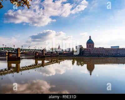 Frankreich. Haute-Garonne (31), Toulouse. St-Pierre Brücke und die Kuppel des Hopital de La Grave Stockfoto