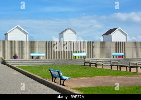 Seafront Promenade in der Stadt von Saint-Aubin-sur-Mer im Bezirk von Caen Basse Normandie Calvados im Nordwesten Frankreich Stockfoto