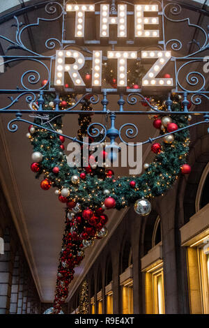 Das Hotel Ritz in der Weihnachtszeit Stockfoto