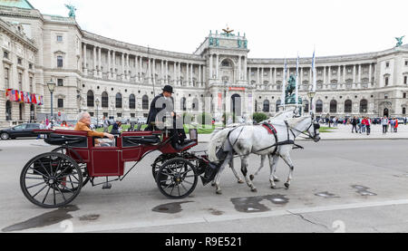 Wien, Österreich - 26 August, 2018: die Menschen in Trainer in der Hofburg Touring Stockfoto