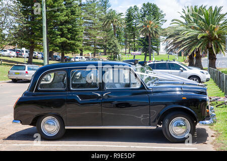 Die schwarzen Londoner Taxis als Braut Hochzeit Auto in Sydney, Australien Stockfoto